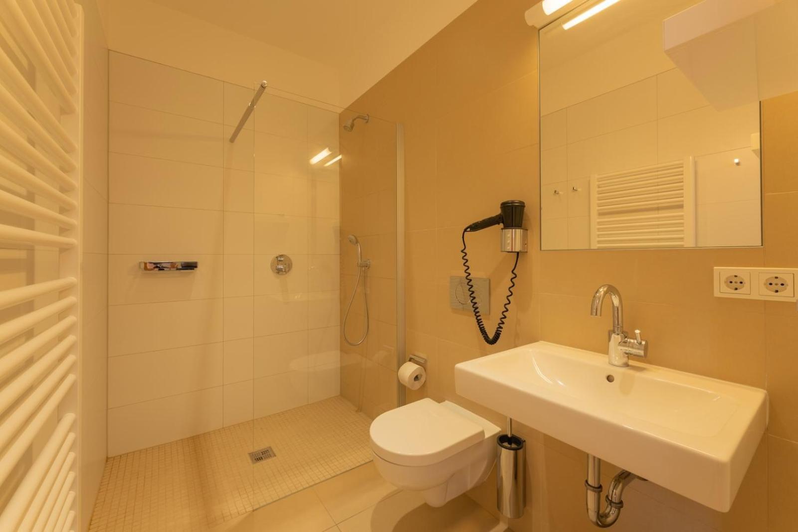 Biohotel Stiftsgut Wilhelmsgluecksbrunn Creuzburg Luaran gambar